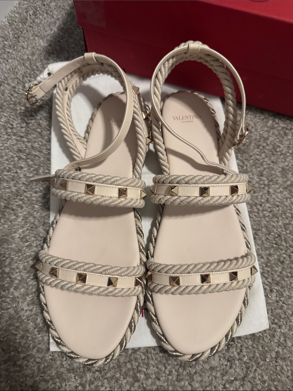 New Valentino Garavani Beige Rope-Trim Rockstud Flat Sandals